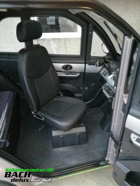 Drejesæde i Bach Kabinescooter med originalt sæde inkl. fabriksmontering