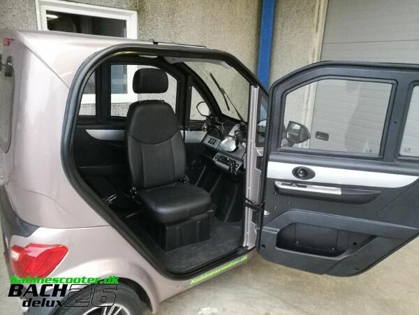 Drejesæde i Bach Kabinescooter med originalt sæde inkl. fabriksmontering