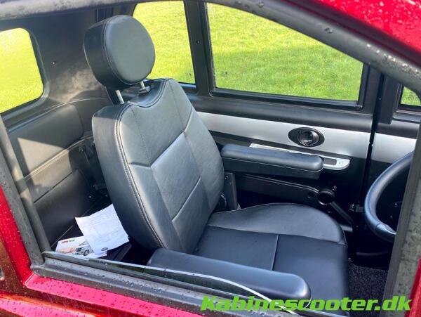 Drejesæde i Bach Kabinescooter med pilot sæde