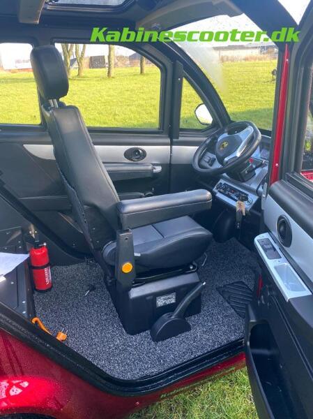 Drejesæde i Bach Kabinescooter med pilot sæde