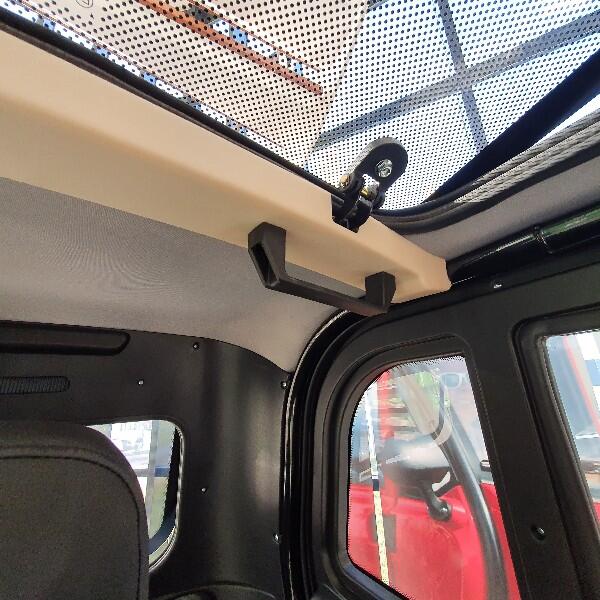 Indstigningshåndtag incl. montering i loft højre og venstre side.