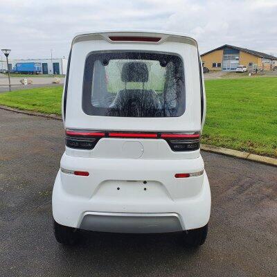 Ny hvid kabinescooter, 30 km/t - kørt 30 km