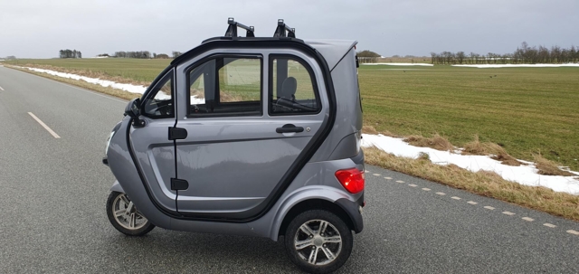 Brugt Bach 26 delux  S100 Litium batterier. 45/Km i timen - med kørekort. Dette er et super godt tilbud!