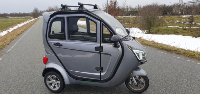 Brugt Bach 26 delux  S100 Litium batterier. 45/Km i timen - med kørekort. Dette er et super godt tilbud!